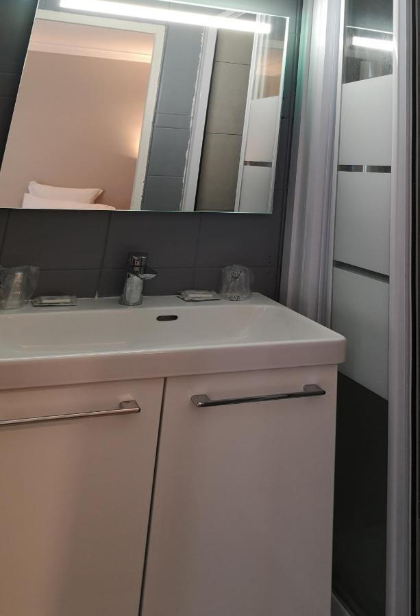 Hotel Hippodrome Париж Екстериор снимка